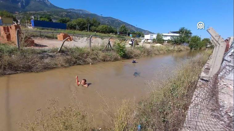 Sulama kanalında bir battı bir çıktı. Boğulma ihbarına giden ekipler şaşkına döndü 4